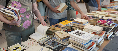 Une biblioth&egrave;que qui rena&icirc;t : retour sur la braderie de la Saint-Guilhem